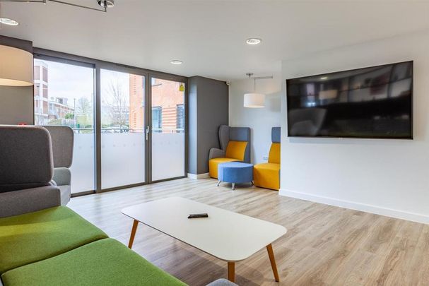 1 bedroom in a flat share to rent - Photo 1