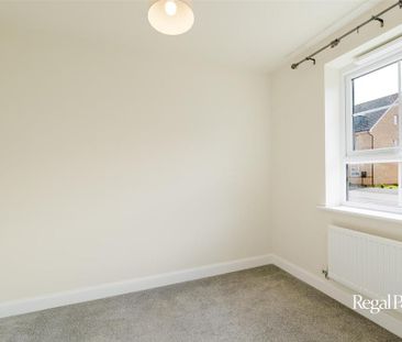 4 bedroom semi-detached house to rent - Photo 6