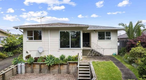 3 Main + 2 Bedrooms with Standalone Granny Flat - Photo 1
