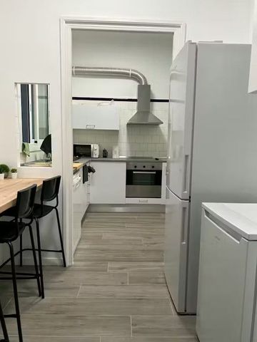 Carrer de la Creu Coberta, Barcelona, Catalonia 08014 - Foto 5