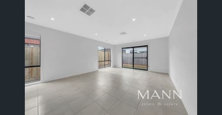 Stunning Family Home in Fraser Rise - Perfect for Modern Living - Photo 2