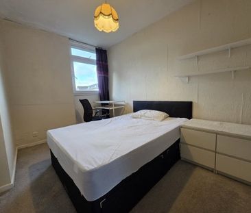 Crewkerne Court, Bolingbroke Walk, Battersea, SW11, Property for rent - Photo 3