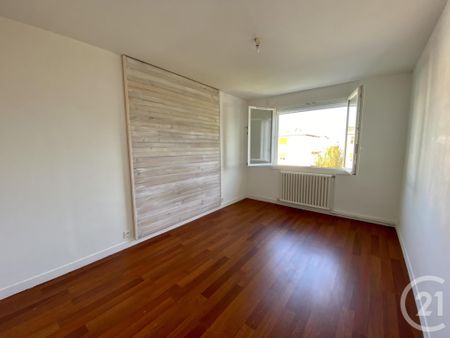 Location Appartement 3 pièces 75m² GRANVILLE 50400 - Photo 3