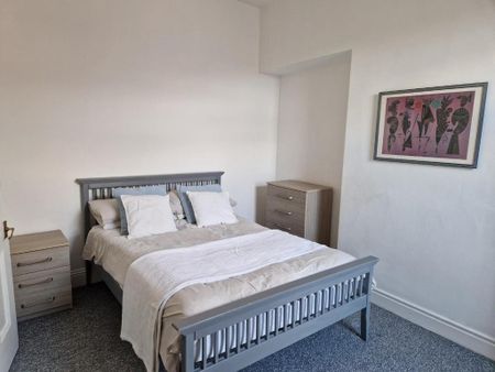 4 bedroom terraced house to rent - Photo 2