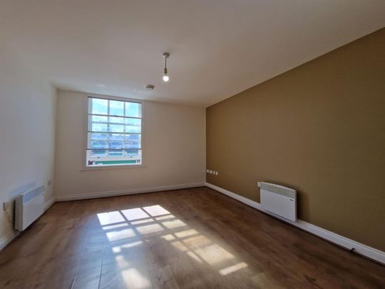 Lord Street, Leigh WN7, London - Photo 1