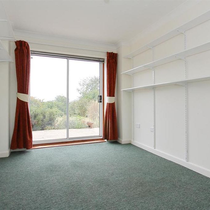 4 bedroom detached house to rent - Photo 1