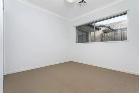 Modern, Low-Maintenance Living in a Prime North Lakes Location - Photo 3