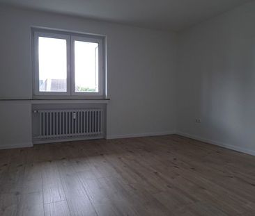 Einziehen und Wohlfühlen - großzügige und renovierte 2-Zimmer-Wohnu... - Foto 1