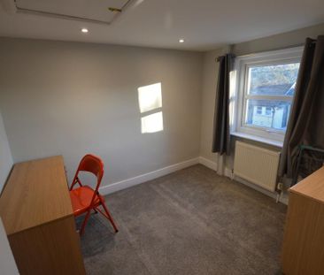 2 bedroom end of terrace house to rent - Photo 3