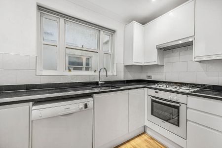 3 bedroom flat to rent - Photo 5