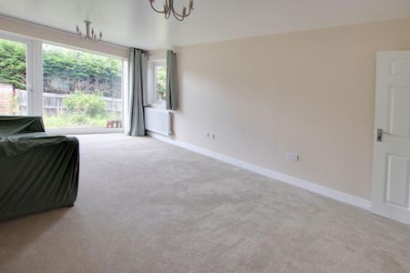 3 bedroom detached house to rent - Photo 2
