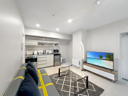 Experience premier city living - Photo 2