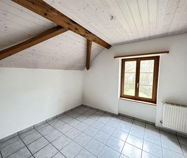 The charm of the attic – 3 months of net rent offered - Photo 2