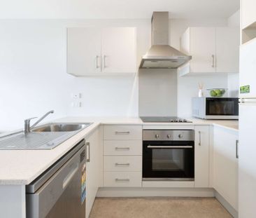 Three-story townhouse - Photo 6