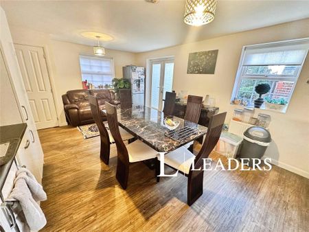 4 bedroom detached house to rent - Photo 3