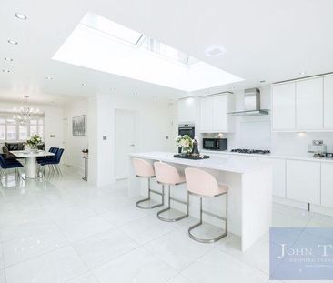 4 bedroom semi-detached house to rent - Photo 5