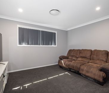 SPACIOUS FAMILY LIVING IN THE SOUGHT AFTER CENTRAL SPRINGS ESTATE - Photo 4