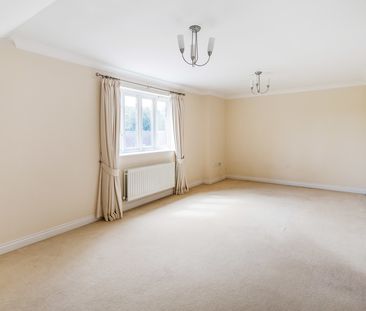 Ref: SB - Charlwood Place - Photo 5