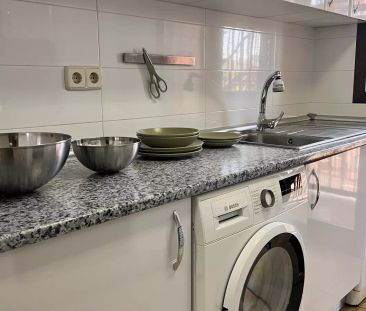 Room in a shared 6-bedroom apartment for rent in Estrella - Foto 2
