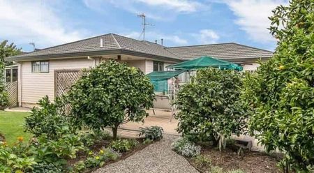 Sunny Three-Bedroom Home in the Heart of Paraparaumu - Photo 3