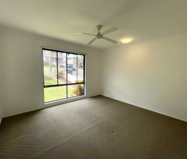 4 bedroom home in the heart of Budgewoi - Photo 6