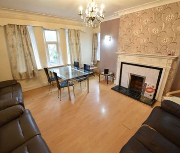 5 bedroom Flat in Sefton Court, Leeds - Photo 2