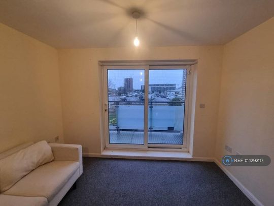 2 bedroom flat to rent - Photo 1