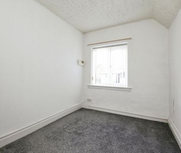 2 bedroom end of terrace house to rent - Photo 2