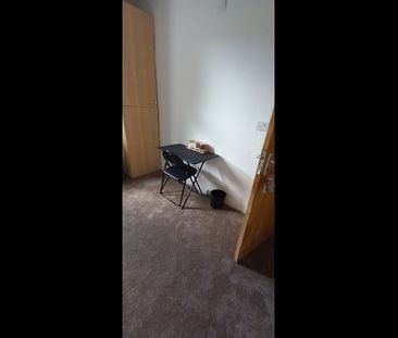 Room in a Shared House, Stevenage Road, E6 - Photo 5