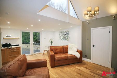 3 bedroom detached bungalow to rent - Photo 3