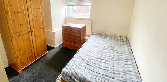 1 bedroom in a house share to rent - Photo 2