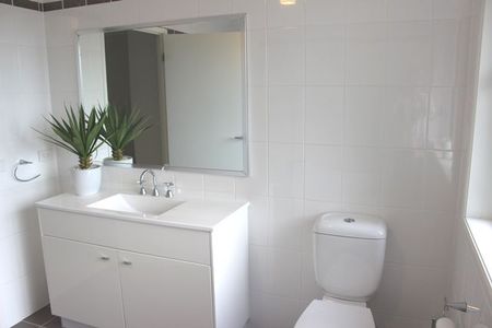 Open Cancelled, Deposit Paid $1270 pw - Tastefully Appointed Large Townhouse - Photo 5