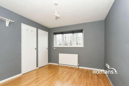 Ramsbury Avenue, Swindon, Wiltshire, SN2 - Photo 2