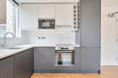 Deptford Broadway, London, SE8 - Photo 2