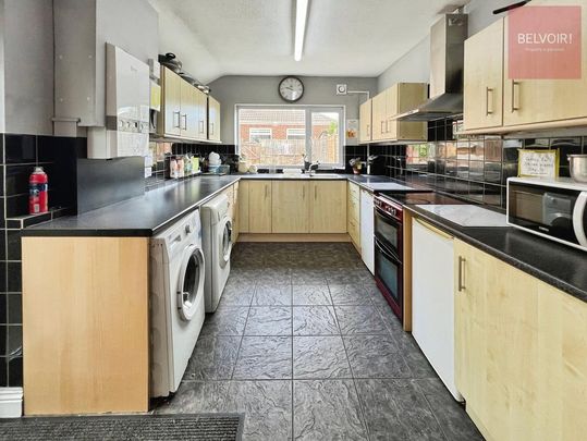 1 bedroom in a house share to rent - Photo 1