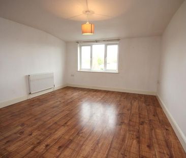 2 Bedroom Flat / Apartment to let - Photo 5