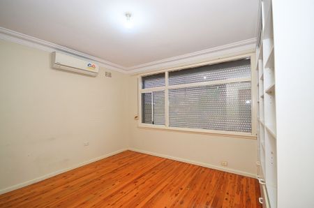 3 Bedroom House&excl;&excl; - Photo 2