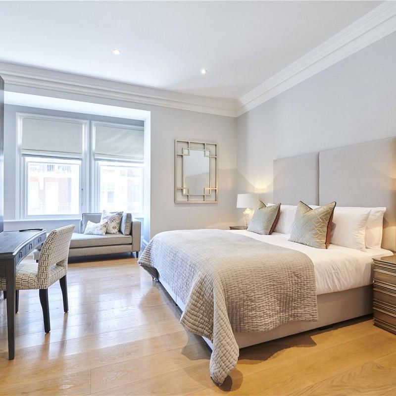 3 bedroom flat in Mayfair - Photo 1