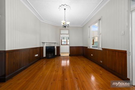 Expansive East Toowoomba Character Home on 2,124m2 Allotment! - Photo 5