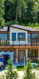 UPPER SUITE IN TRIPLEX - 3 Beds 2 Baths - Photo 3