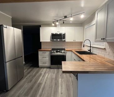 Beautifully Updated Duplex in University District – Unit B - Photo 4
