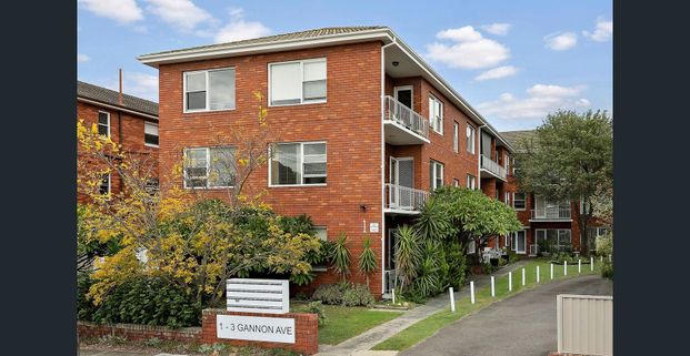 Stylish Updated Apartment Steps From The Beach - Photo 1