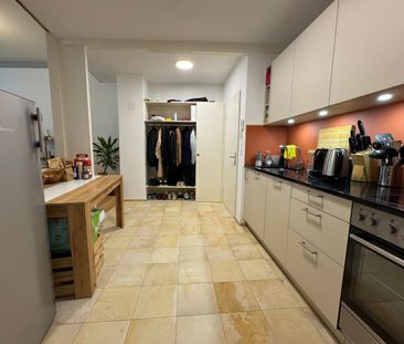 Charming and newly renovated 2.5-room apartment in a sunny and quie... - Photo 4