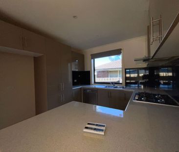 Well Presented Three Bedroom Unit - Photo 4