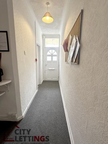5 Bedroom Mid Terraced House - Photo 5