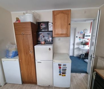 Bedsit, Broxholm Road, SE27 - Photo 3