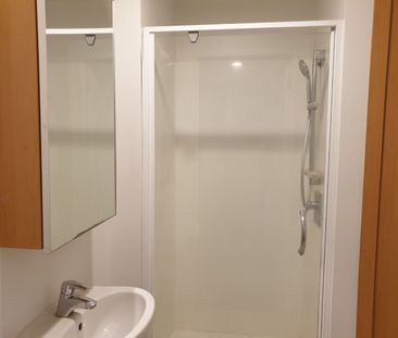 Well Presented 2 Bedroom Apartment - Photo 6