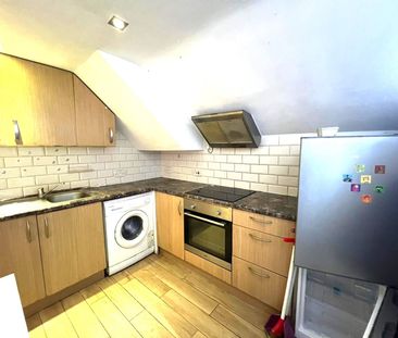 Two double room close to ilford station- 1550 pcm - Photo 3