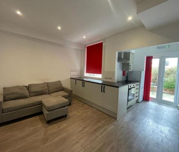 6 bedroom terraced house to rent - Photo 1