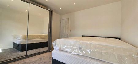 1 bedroom in a house share to rent - Photo 2